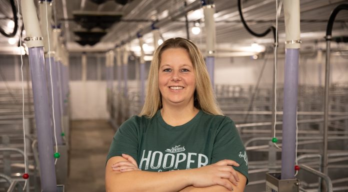 Ashley Dyer Head Hooper Sow Farm Farrowing Department at Iowa Select Farms