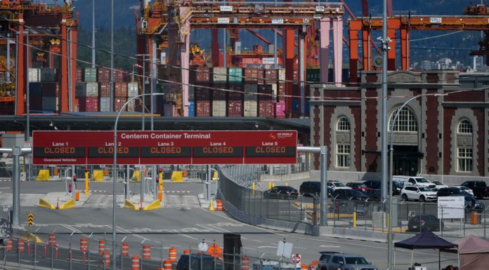 Port of Vancouver paralyzed | A strike that is costing Olymel millions